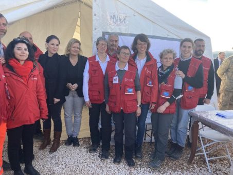 Ministerinnen Baerbock und Faeser treffen humedica-Team