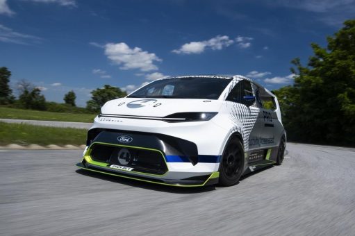 Vollelektrischer Ford SuperVan 4 wird beim legendären Pikes Peak  International Hill Climb in den USA teilnehmen