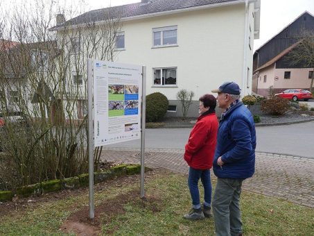 Zum Schutz für den Feuersalamander: Neue Geopunkt-Tafel in Windischbuchen