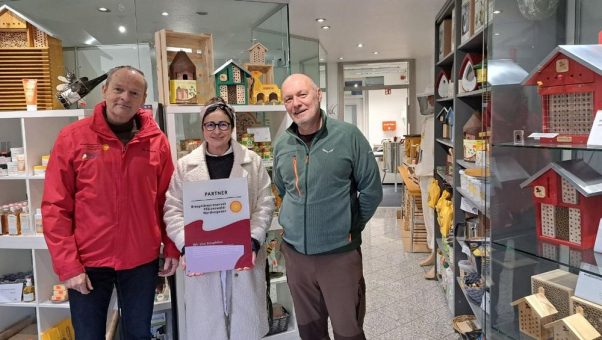 Heinrich Kimmle Stiftung mit Erlebnisgarten und Projekt „BienenPlus“ als neuer Biosphären-Partnerbetrieb ausgezeichnet