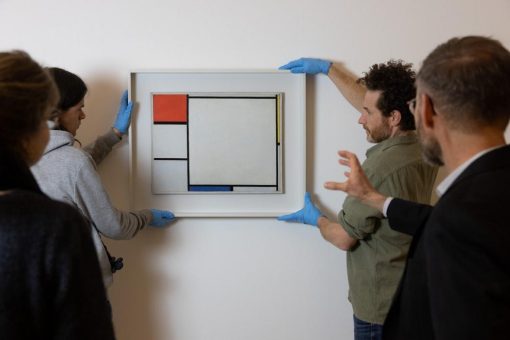 Große Vorfreude auf die Ausstellung: Die ersten Werke von Piet Mondrian hängen im Kunstmuseum Wolfsburg