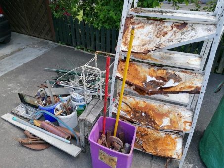 Schrotthändler in Hürth bieten ihre Dienste an