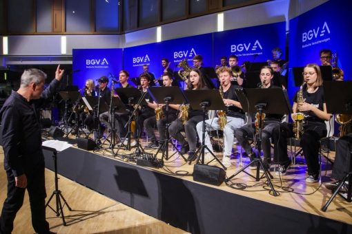 Bigband des Helmholtz-Gymnasiums Karlsruhe  gewinnt bei Jugend jazzt