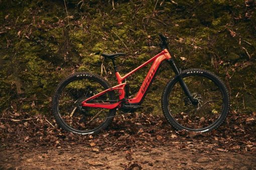 GIANT stellt das brandneue Stance E+ vor, ein vielseitiges neues E-MTB, das auf einer Vielzahl von Geländetypen zu Hause ist