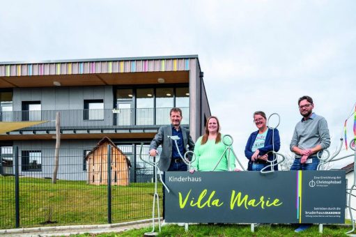 Großes Vergnügen für die Kleinsten: Geschäftsführer des Göppinger Christophsbads liest den Kindern der KiTa Villa Marie vor