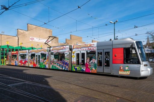 Brauchtumsbahn auf Initiative der Rheinbahn – Tilly gestaltet Fahrzeug für Schützen und Jecken