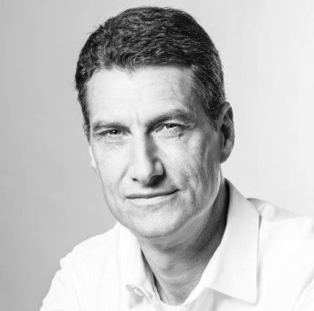 ]init[ AG beruft Dr. Axel Kaufmann zum Chief Financial Officer