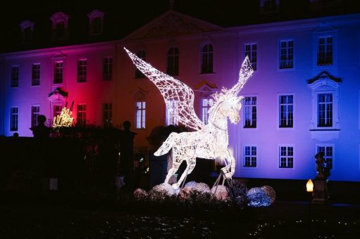 Der stimmungsvolle Lichterpark LUMAGICA ab 25. November 2022 in Schloss & Park Lichtenwalde bei Chemnitz