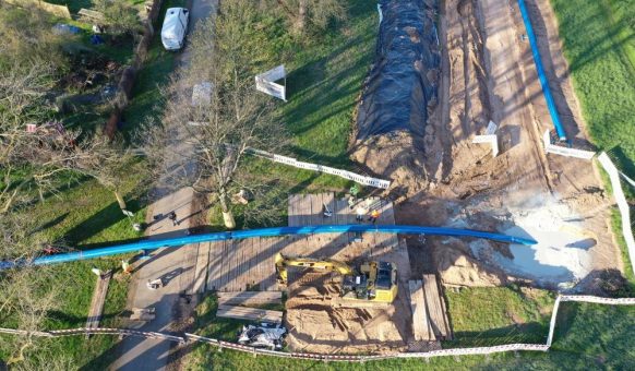 Neue Wasserleitung unter dem Main verlegt