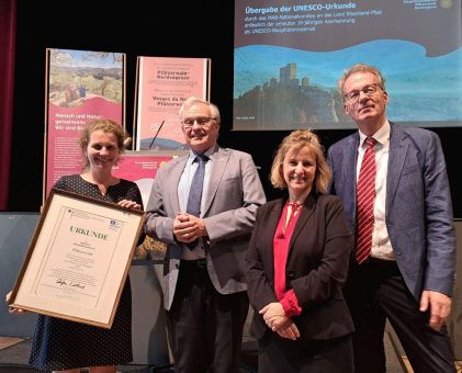 Übergabe der UNESCO-Urkunde an das Biosphärenreservat Pfälzerwald