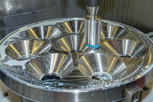 Spiegelglatte Oberflächen bei Edelstahlbehältern