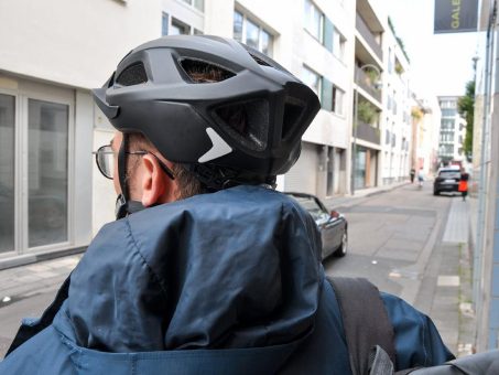 Fahrradhelme: Vor dem Kauf verschiedene Modelle ausprobieren