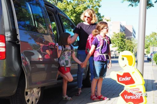TÜV Rheinland: Schulkinder frühzeitig an Straßenverkehr gewöhnen