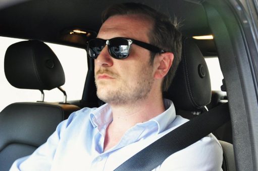 TÜV Rheinland: Ohne Sonnenbrille ermüden Autofahrer schneller