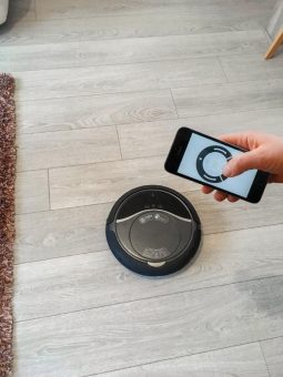 Smarte Haushaltsgeräte: Auf Bedienbarkeit und Prüfzeichen achten