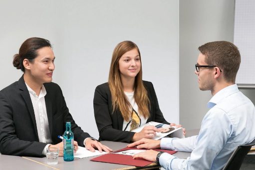 Ausbildungsplatzsuche: Wer nachhakt, zeigt echtes Interesse