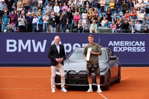 Holger Rune verteidigt Titel bei den BMW Open by American Express und gewinnt vollelektrischen BMW i4 M50