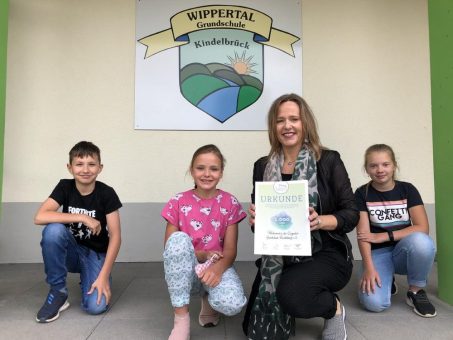 Der Förderverein der Wippertal-Grundschule Kindelbrück erhält 1.000 Euro von der Town & Country Stiftung