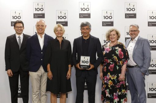 Ranga Yogeshwar gratuliert Peter Huber Kältemaschinenbau zum Sprung in die TOP 100