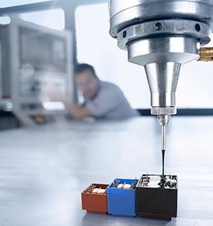 Leistungsstarke Gießharze und automatisierte Dosiersysteme für ultraschnelle Battery-Pack-Produktionen