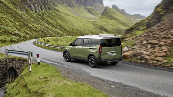 Der neue vollelektrische Ford E-Tourneo Courier: Höchstmaß an Stil,  Platz und Praktikabilität im Kompakt-Format