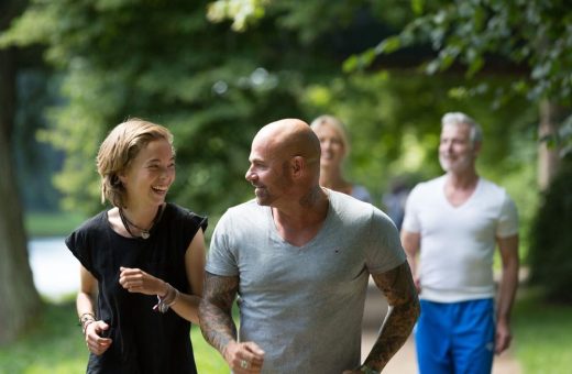 Start in die Outdoorsaison: Sportliche Aktivitäten und gutes Hören fördern Gesundheit und Lebensqualität