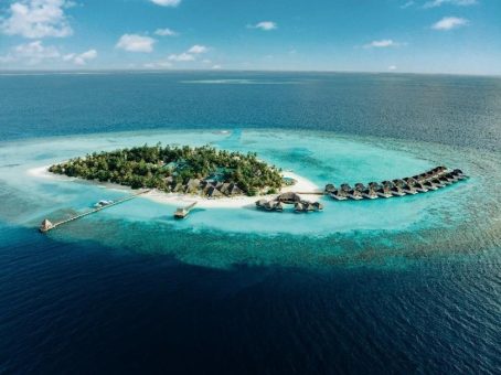 Frauenpower am Frauentag im Nova Maldives mit Stargast Hamna Ali, der bekannten maledivischen Freitaucherin