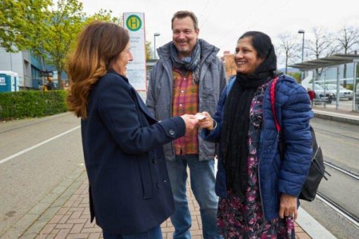 Günstig mobil: Quartiersarbeit Weingarten finanziert Regiokarten mit Spende