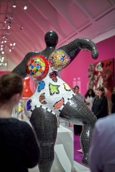 Niki de Saint Phalle-Ausstellung beschließt außergewöhnlich erfolgreiches Frühjahr in der Schirn