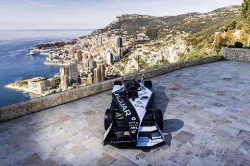 Das Formel-E-Team Jaguar TCS Racing und Castrol setzen mit dem Einsatz wiederaufbereiteter EV Getriebeöle ein starkes Zeichen für Nachhaltigkeit im Motorsport