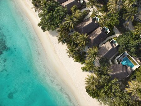 „Für die Nachhaltigkeit!“ Am Welttag der Ozeane sagt das Nova Maldives Resort mit einer Hausriffreinigung der Vermüllung der Meere den Kampf an