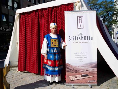 Adventisten präsentieren Wüstenheiligtum beim Kirchentag