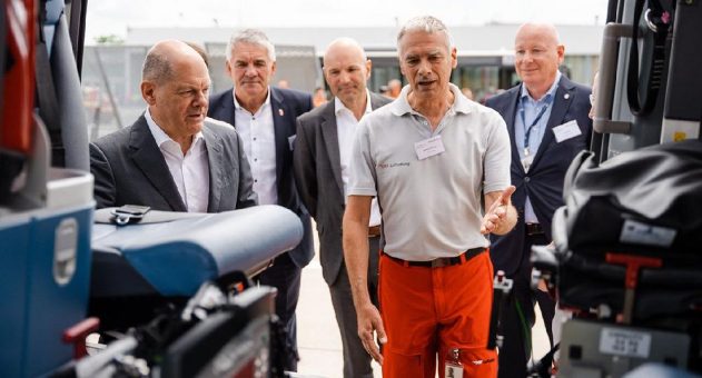 Bundeskanzler Olaf Scholz besucht Nürnberger Stationen der DRF Luftrettung