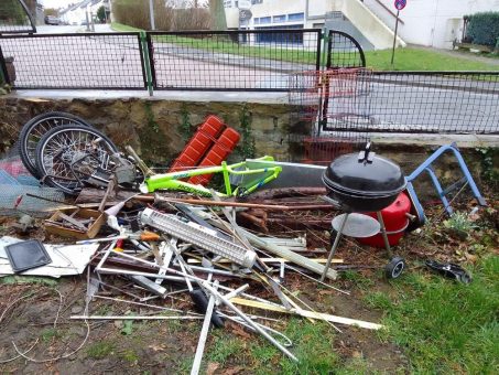 Platz schaffen und Ressourcen schonen beim Schrottabholung Bonn