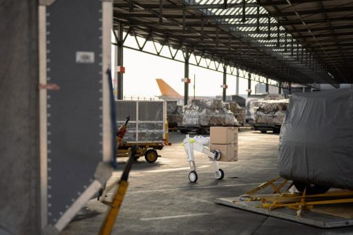 »evoBOT« auf erster Testfahrt am Flughafen München