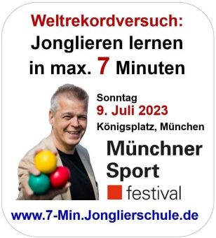 200 Jonglieranfänger versuchen am 9. Juli auf dem Königsplatz in München, das Jonglieren mit 3 Bällen in nur 7 Minuten zu lernen