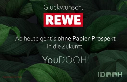 DOOH gratuliert REWE zum Abschied vom Werbeprospekt