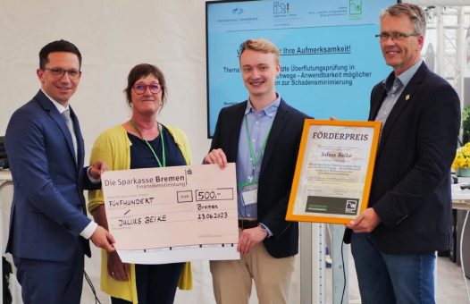 Studierende der Hochschule Osnabrück werden für Abschlussarbeiten von Wissenschaftsminister Falko Mohrs ausgezeichnet