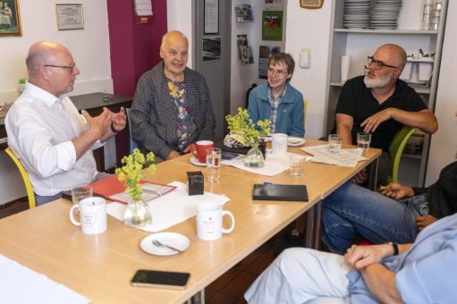 Oberbürgermeister besucht Treffpunkt „An der Clemenskirche“
