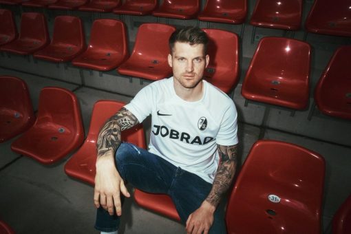SC Freiburg und Hauptsponsor JobRad präsentieren neue SC-Trikots