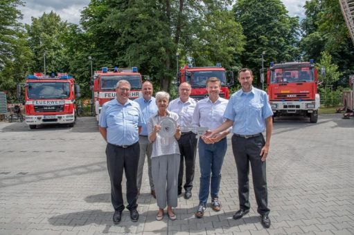 Schlüsselübergabe an die Feuerwehr in Worzeldorf: Saniertes Feuerwehrgerätehaus ist fertiggestellt