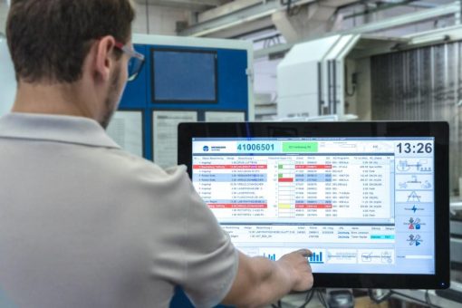 Digitales Werkercockpit für Maschinenbauer Hosokawa Alpine: MES-Software schafft umfassende Transparenz am Shopfloor