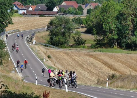 Radfahrer und Skater entern die Straßen des Landkreises