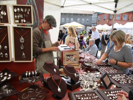 Kreativ, originell und jedes Teil ein Unikat – Der Goslarer Kunsthandwerkermarkt findet am 5. und 6. August 2023 statt