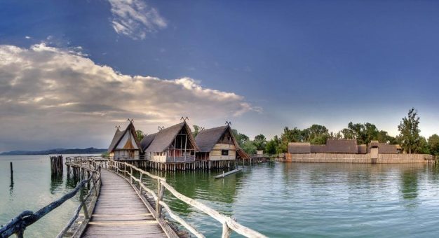 Pfahlbauten am Bodensee werden diese Woche 100 – Metall und Musik im Freilichtmuseum