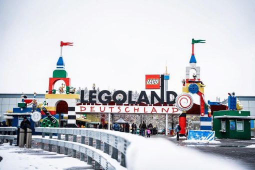 Schneeflocken und Eislaufen im WinterWonder LEGOLAND®