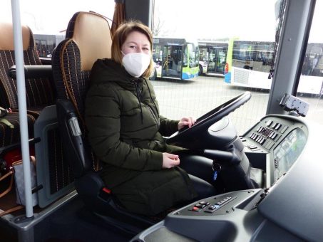 regiobus-Kennenlerntag mit Überraschung: Pfiffiger regiobus-Azubi erreichte Lehrzeitverkürzung