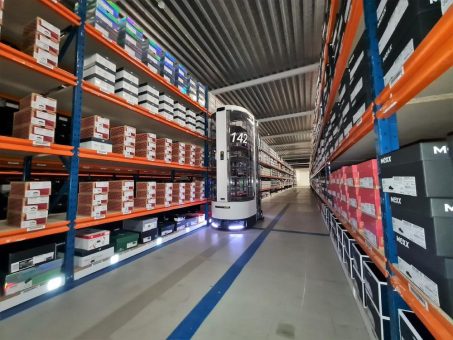 Das niederländische Schuhhandelsunternehmen  Schuurman Schoenen setzt auf den Magazino-Roboter