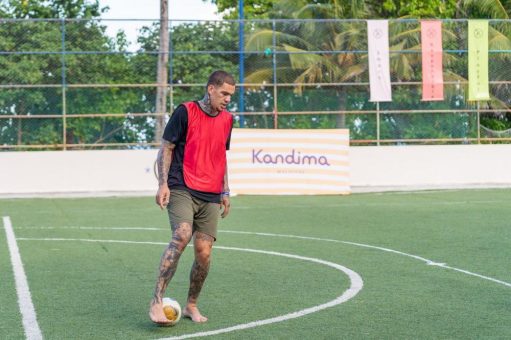 Man City-Star Ederson bei Testspiel im Kandima Maldives