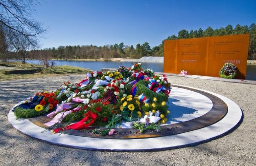 Gedenk.Feier zum 81. Jahrestag einer Mordaktion gegen Rosa-Winkel-Häftlinge im ehemaligen KZ-Außenlager „Klinkerwerk“ in Oranienburg